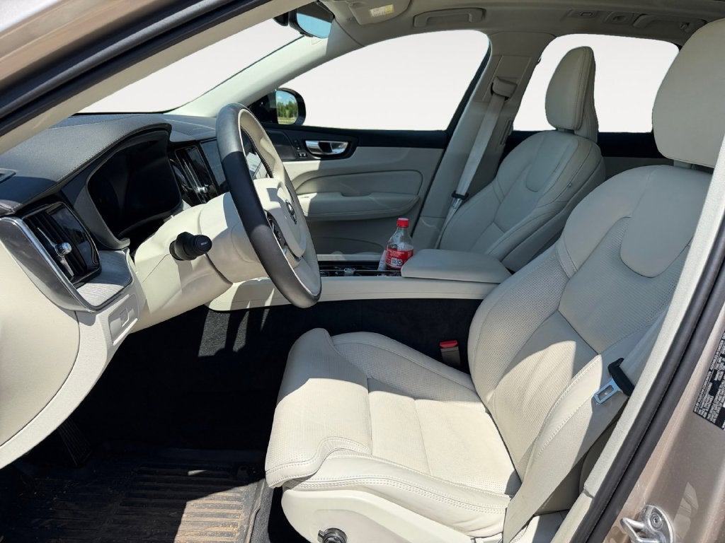 2025 Volvo XC60 B5 Ultra